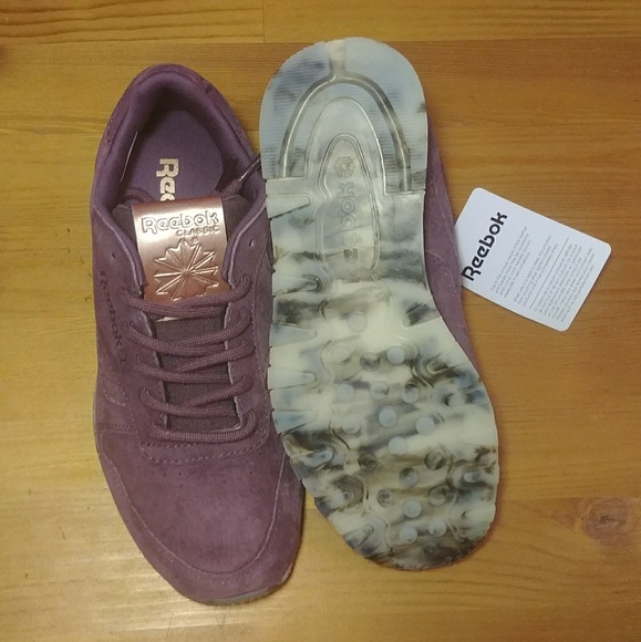 **SOLD** NWT REEBOK CLASSIC SUEDE SNEAKERS - Picture 6 of 6